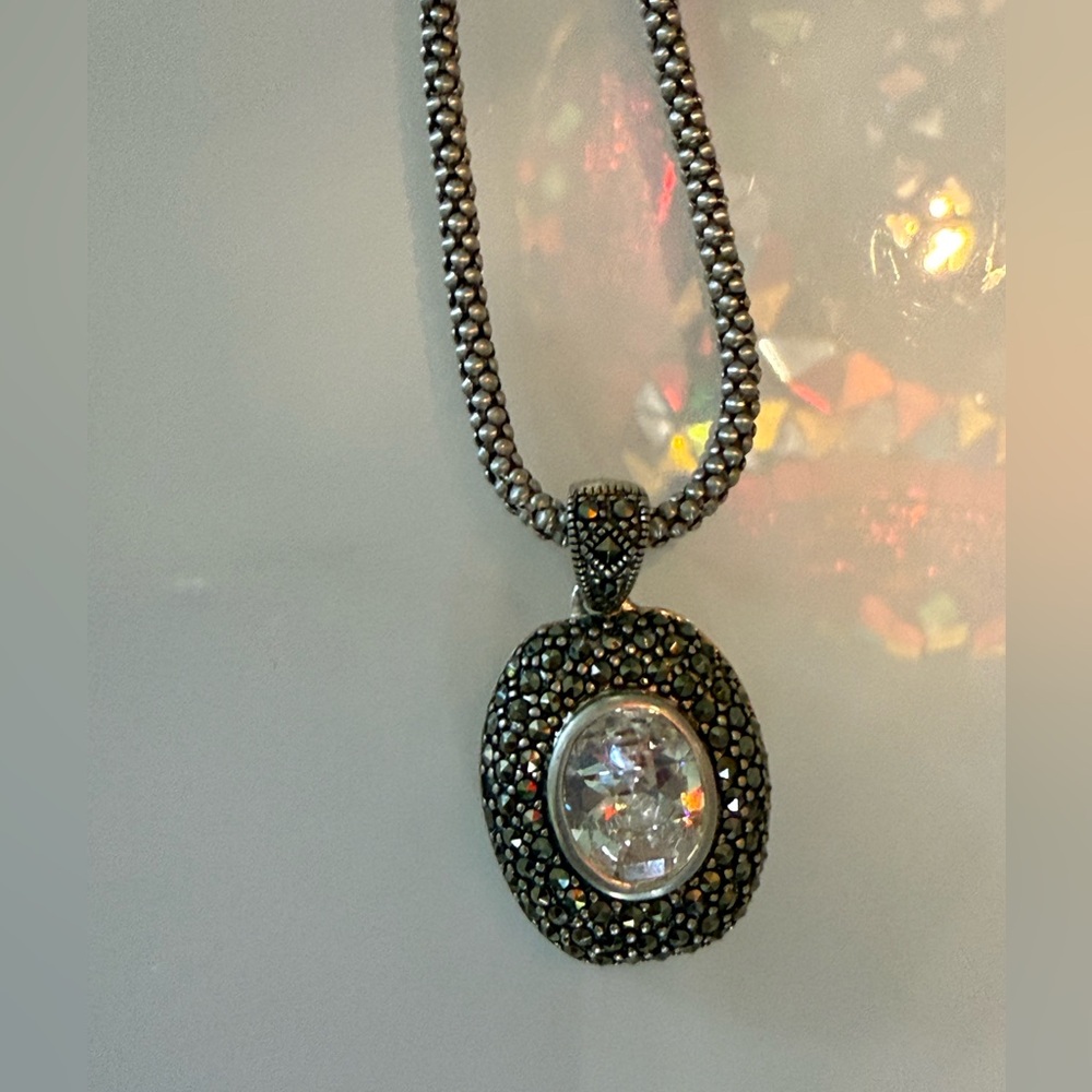 Elegant Silver Vintage .925 Sterling Silver Necklace Pendant with Necklace chain